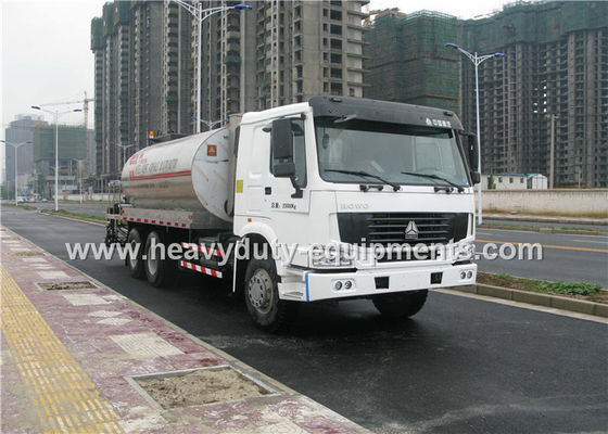 Chine Distributeur intelligent d'asphalte avec le système de chauffage de brûleur à système de contrôle automatisé et à diesel deux fournisseur